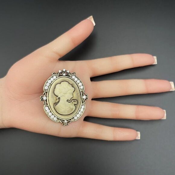 Yellow Gold with Diamond Crystal Victorian Lady Maiden Cameo Pin Back Brooch - Picture 7 of 7